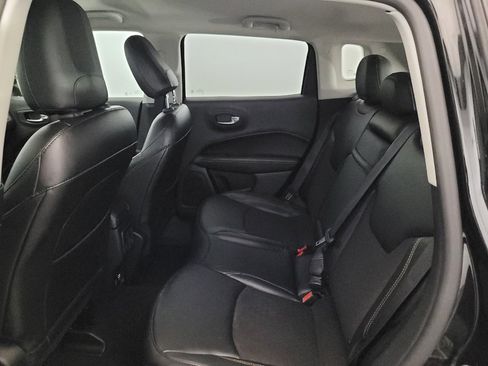 Used 2019 Jeep Compass Latitude w/ Cold Weather Group AWD/4WD image 18