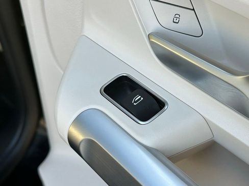 Used 2023 Mercedes-Benz GLB 250 4MATIC w/ Premium Package image 31