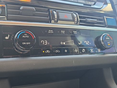 Used 2024 Nissan Pathfinder SV image 31