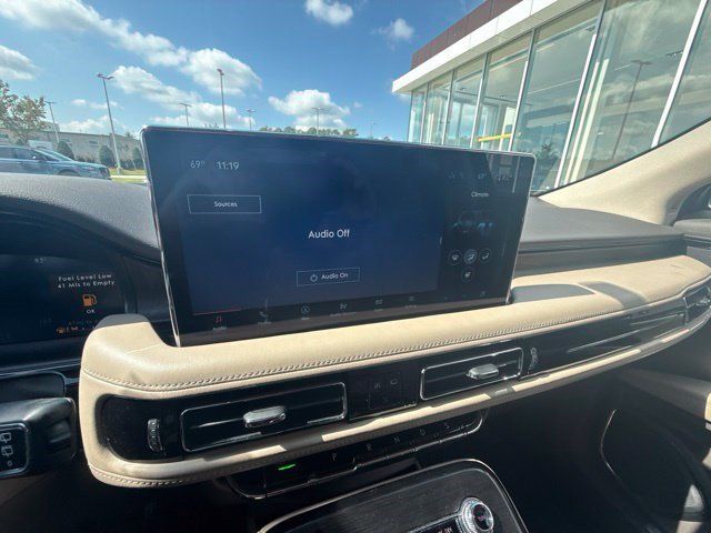 Used 2021 Lincoln Nautilus Reserve w/ Cargo Utility Package FWD image 16