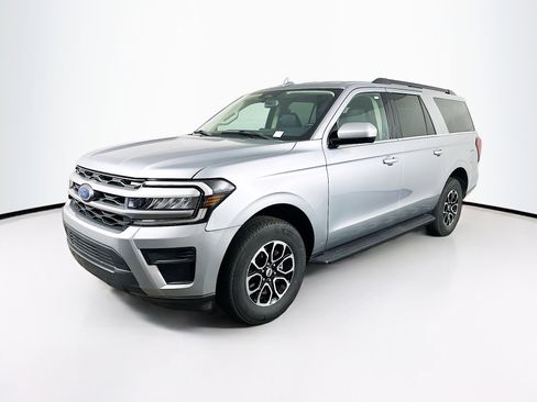 Used 2024 Ford Expedition Max XLT image 3