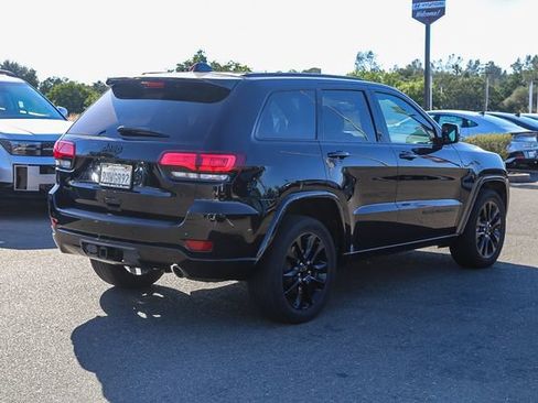 Used 2020 Jeep Grand Cherokee Altitude AWD/4WD image 5
