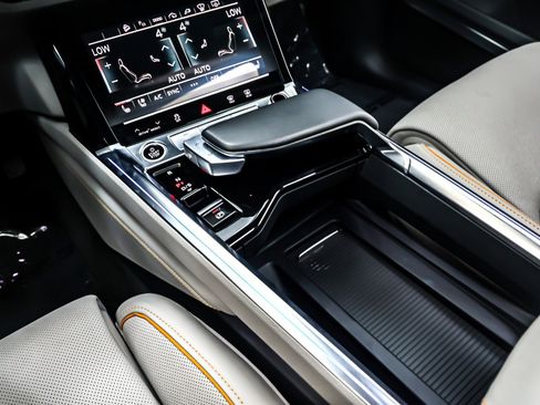 Used 2024 Audi Q8 e-tron Prestige w/ Prestige Package image 7