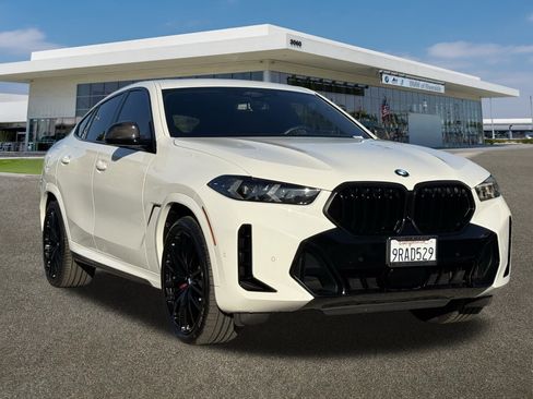 Used 2025 BMW X6 xDrive40i w/ Executive Package image 2