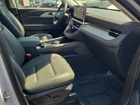 Used 2026 Ford Explorer Active w/ Active Comfort Package RWD image 17