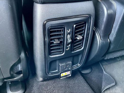 Used 2021 Jeep Grand Cherokee Laredo X image 25