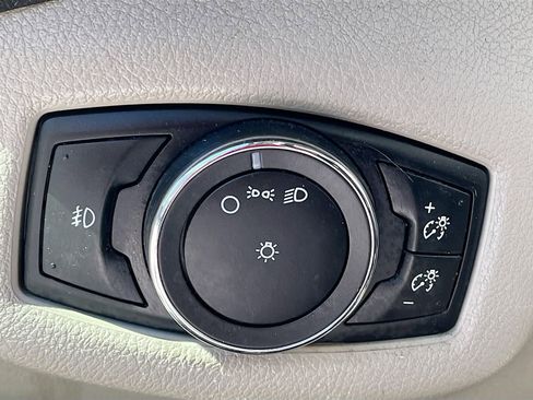 Used 2015 Ford Transit Connect XLT image 10