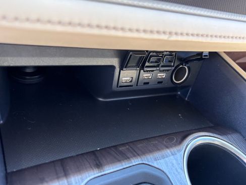 Used 2020 Toyota Highlander Platinum FWD image 24