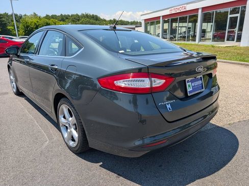 Used 2015 Ford Fusion SE w/ Equipment Group 201A FWD image 3