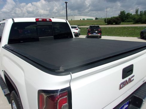 Used 2018 GMC Sierra 1500 SLT AWD/4WD image 8
