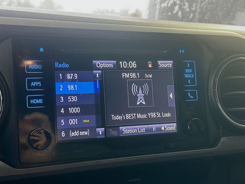 Used 2019 Toyota Tacoma TRD Sport AWD/4WD image 11