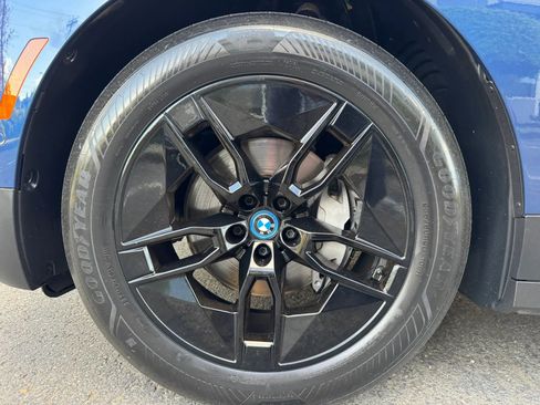 Used 2022 BMW iX xDrive50 w/ Convenience Package AWD/4WD image 18