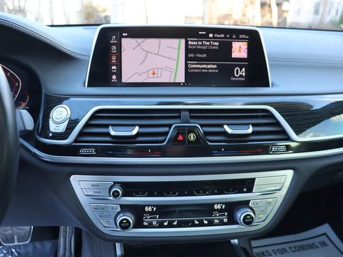 Used 2022 BMW 750i xDrive w/ M Sport Package image 34