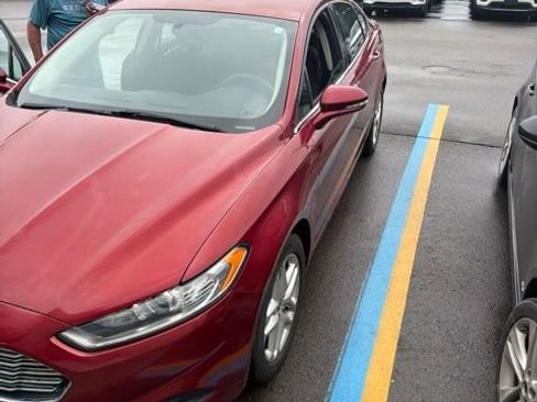 Used 2013 Ford Fusion SE FWD image 1
