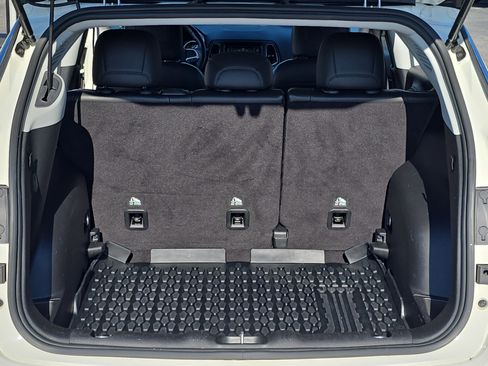 Used 2018 Jeep Compass Latitude w/ Safe & Security Group image 12