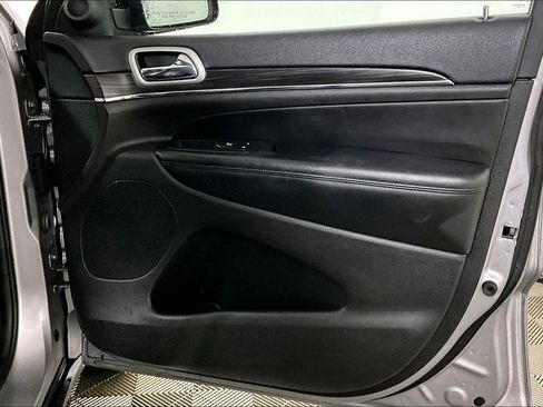 Used 2019 Jeep Grand Cherokee Limited w/ Luxury Group II image 23