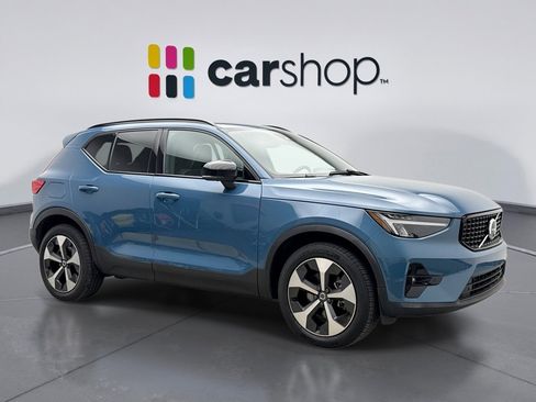 Used 2025 Volvo XC40 B5 Plus image 7
