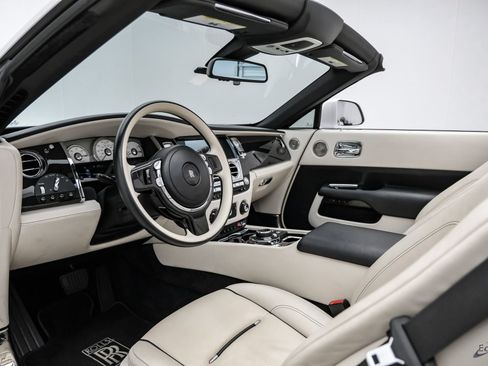 Used 2017 Rolls-Royce Dawn RWD image 43