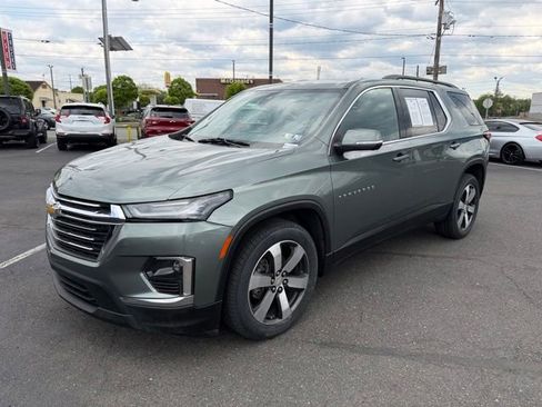Certified 2023 Chevrolet Traverse LT w/ LT Premium Package AWD/4WD image 3