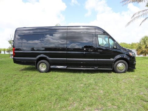 Used 2024 Mercedes-Benz Sprinter 3500 image 7