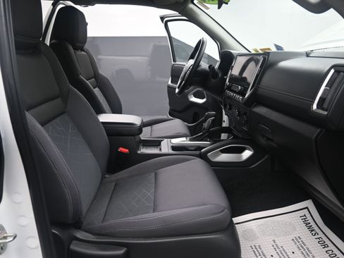 Used 2025 Nissan Frontier SV image 26