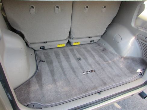 Used 2005 Toyota RAV4 2WD image 26