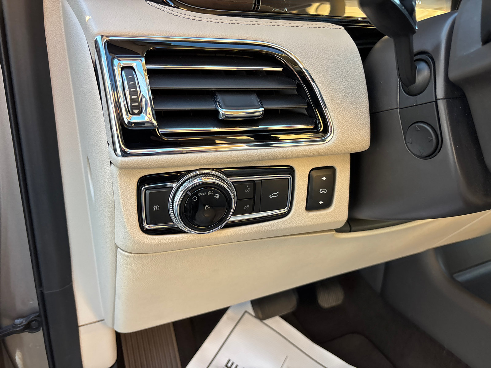Certified 2020 Lincoln Navigator Reserve w/ Luxury Package AWD/4WD image 14