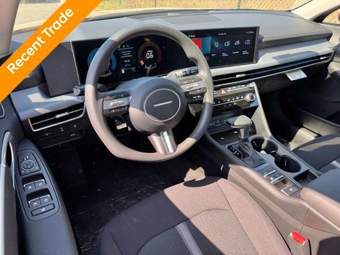 Used 2025 Hyundai Sonata SE image 2