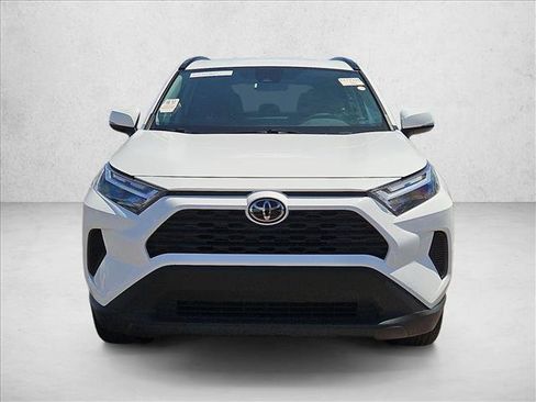 Used 2025 Toyota RAV4 XLE AWD/4WD image 2