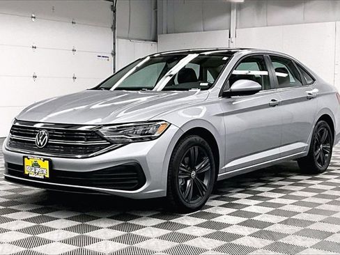 Used 2023 Volkswagen Jetta SE image 11