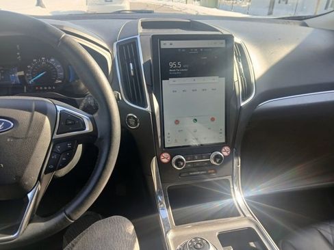 Used 2024 Ford Edge Titanium image 28