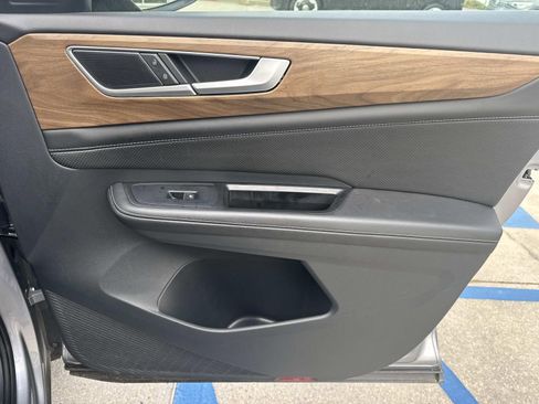 Used 2025 Volkswagen Atlas SE image 14