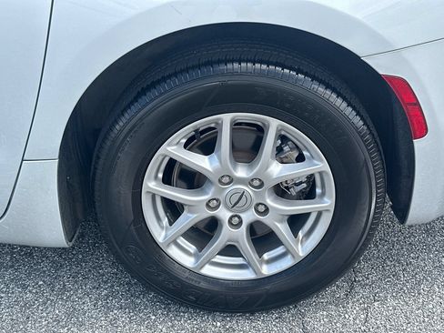 Used 2024 Chrysler Pacifica Touring-L FWD image 22