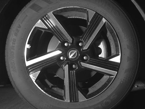 Used 2025 Nissan Sentra SV FWD image 13