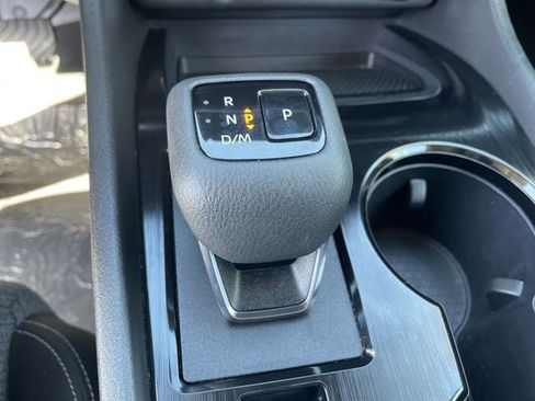 Used 2023 Nissan Rogue SV image 15