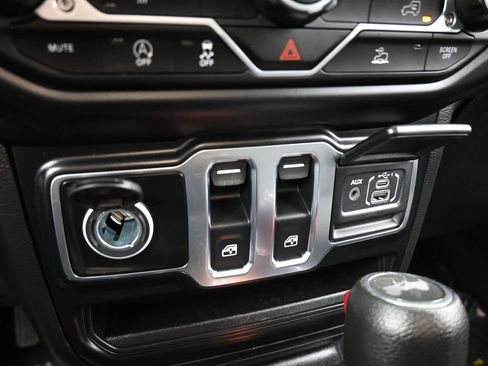 Used 2023 Jeep Wrangler Willys image 32