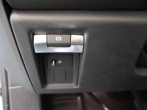 Used 2023 Land Rover Defender 130 X-Dynamic SE image 15