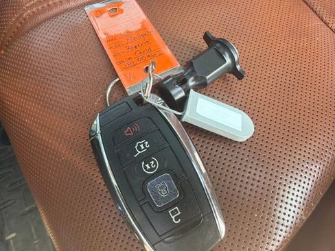 Used 2018 Lincoln Navigator Reserve w/ Technology Package AWD/4WD image 11