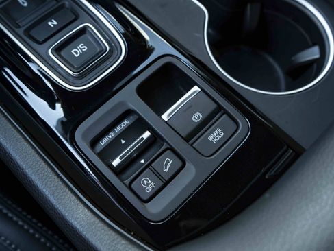 Used 2025 Honda Pilot Touring image 29