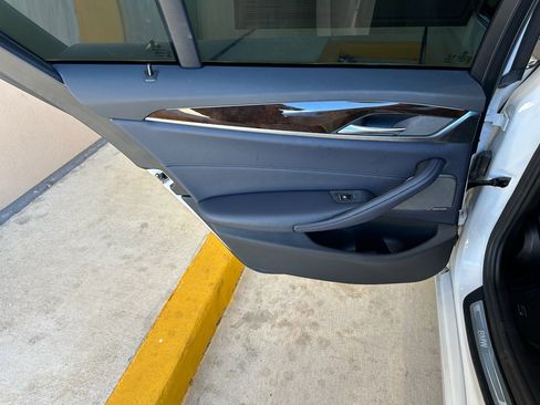 Used 2020 BMW 530i w/ Convenience Package image 27