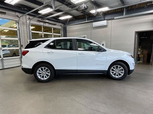 Used 2021 Chevrolet Equinox LS w/ LPO, Cargo Package FWD image 6