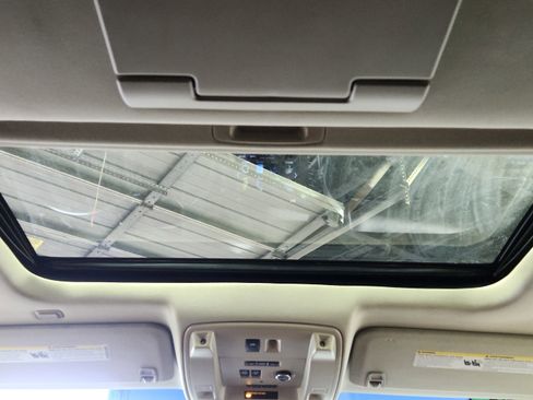 Used 2016 Cadillac Escalade Premium image 18