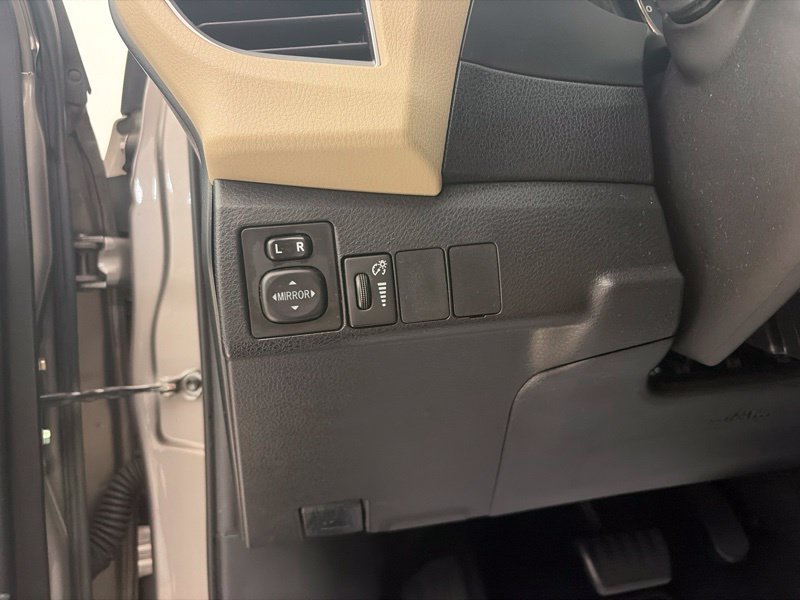 Used 2015 Toyota Corolla LE FWD image 21