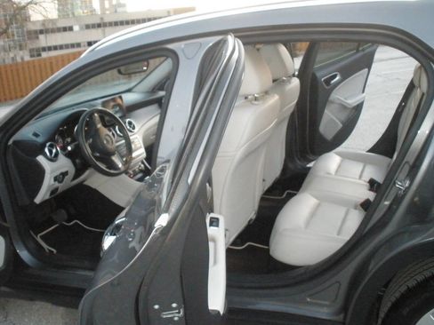 Used 2019 Mercedes-Benz GLA 250 4MATIC image 24