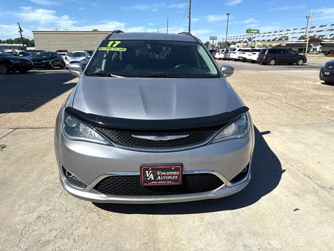Used 2017 Chrysler Pacifica Touring-L image 7