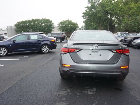 Used 2020 Nissan Sentra SV w/ Lighting Package FWD image 4