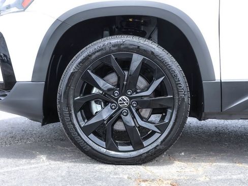 Used 2023 Volkswagen Taos SE w/ Black Wheel Package FWD image 15