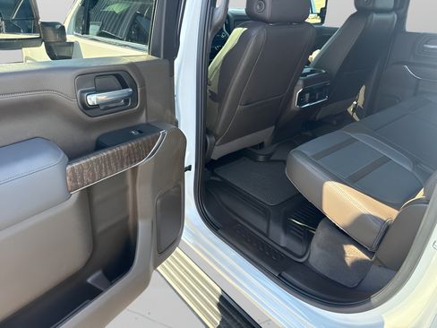 Used 2022 GMC Sierra 2500 Denali w/ Denali Ultimate Package AWD/4WD image 8