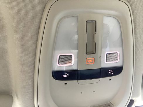 Used 2024 Volvo XC60 B5 Plus image 18