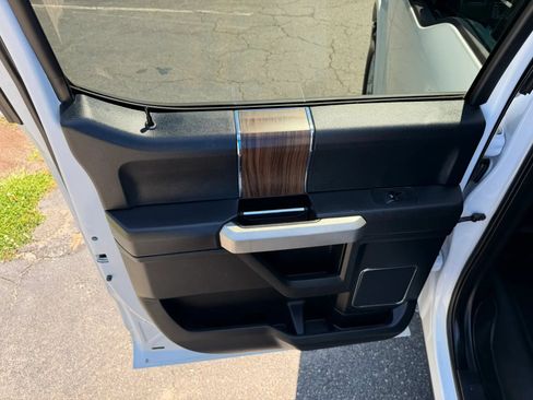 Used 2017 Ford F150 Lariat AWD/4WD image 32